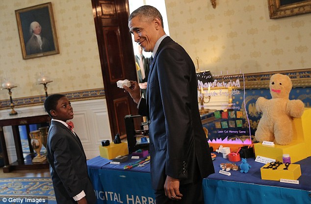 奥巴马亲自参与白宫举办的科学展迎各地3D打印小创客
奥巴马,创客,创客联盟,3D打印理赔,3D打印技术,3D打印技术有哪些,3D打印技术优缺点,3D打印多少钱,3D打印价格,北京3D打印哪里好,北京3D打印价格,北京3D打印多少钱,北京3D打印厂家