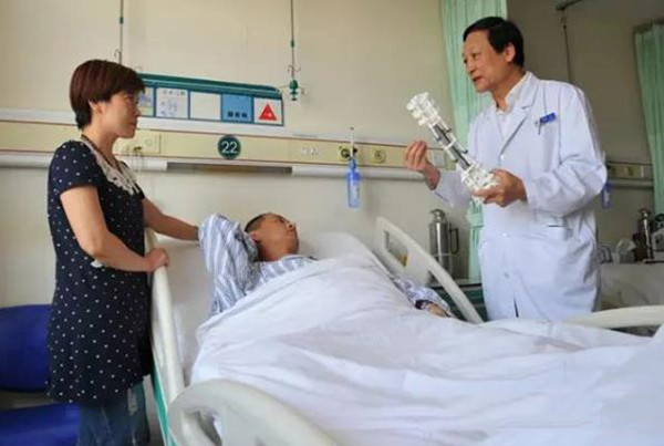 3D打印医疗应用成功案例 北医三院3D打印定制人工椎体植入术