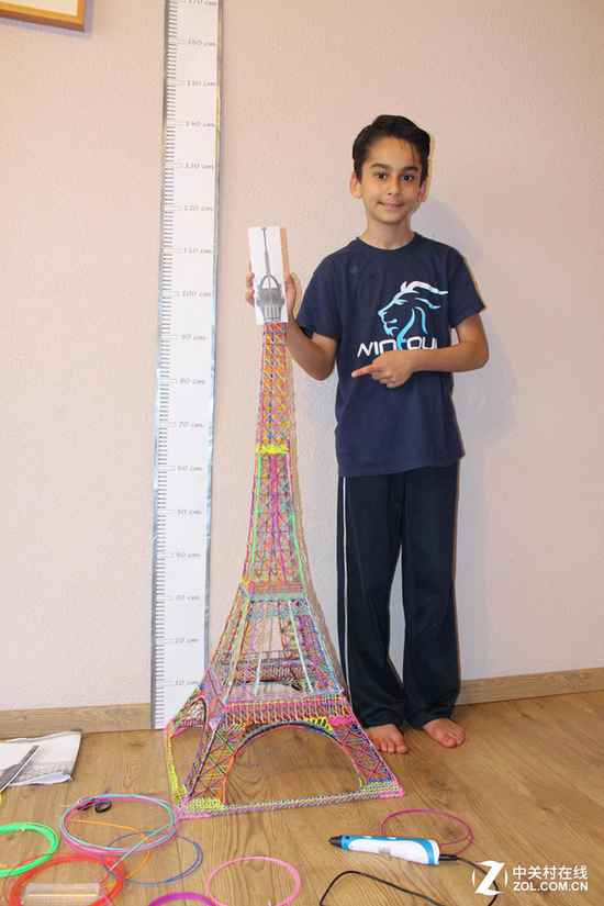 媲美3d打印笔图片教程案例 荷兰10岁儿童3D打印笔绘制埃菲尔铁塔作品