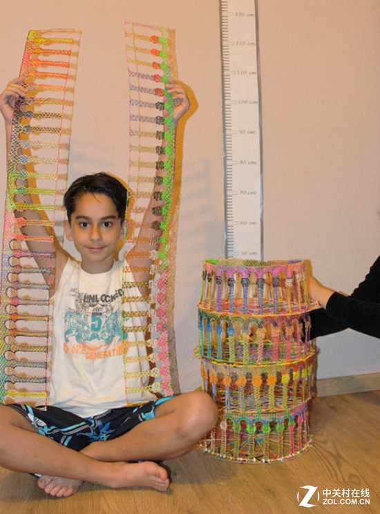 媲美3d打印笔图片教程案例 荷兰10岁儿童3D打印笔绘制埃菲尔铁塔作品