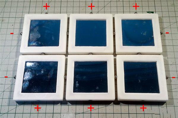 性感与高科技的结合 美女创客SexyCyborg又造3D打印LED镜面块裙子 性感与高科技的结合 美女创客SexyCyborg又造3D打印LED镜面块裙子