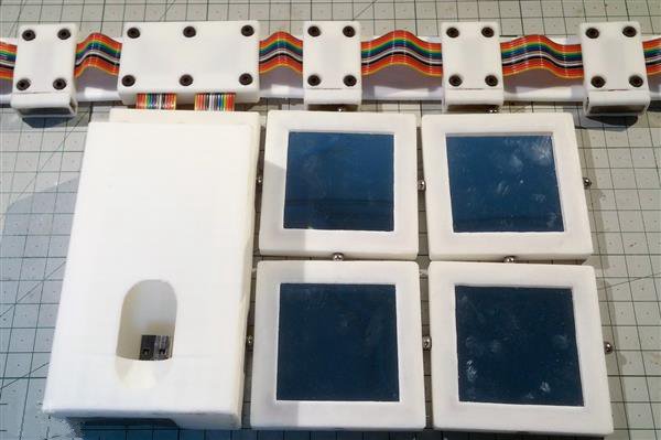 性感与高科技的结合 美女创客SexyCyborg又造3D打印LED镜面块裙子 性感与高科技的结合 美女创客SexyCyborg又造3D打印LED镜面块裙子