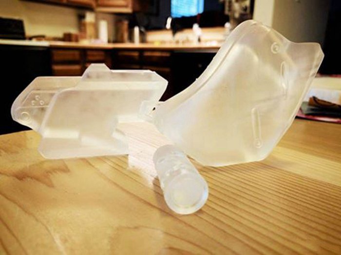 Smalls使用Form 2 3D打印机打印的枪支道具部件