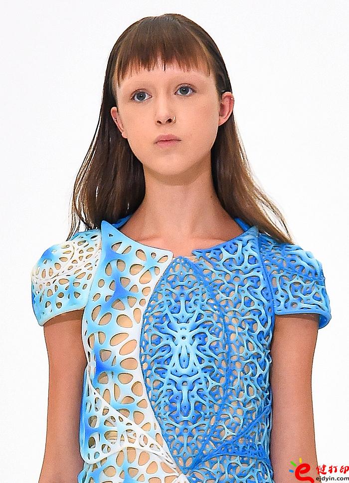 threeASFOUR在纽约时装周尽情展示无孔不入的3D打印技术设计服装特点 threeASFOUR在纽约时装周尽情展示无孔不入的3D打印技术设计服装特点