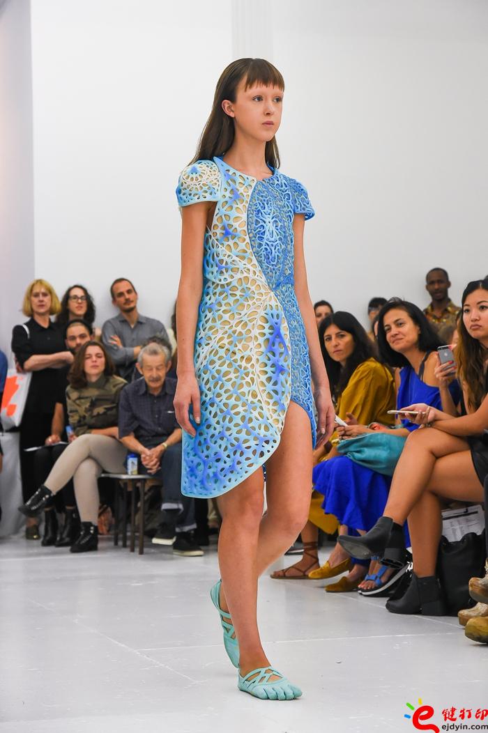 threeASFOUR在纽约时装周尽情展示无孔不入的3D打印技术设计服装特点 threeASFOUR在纽约时装周尽情展示无孔不入的3D打印技术设计服装特点